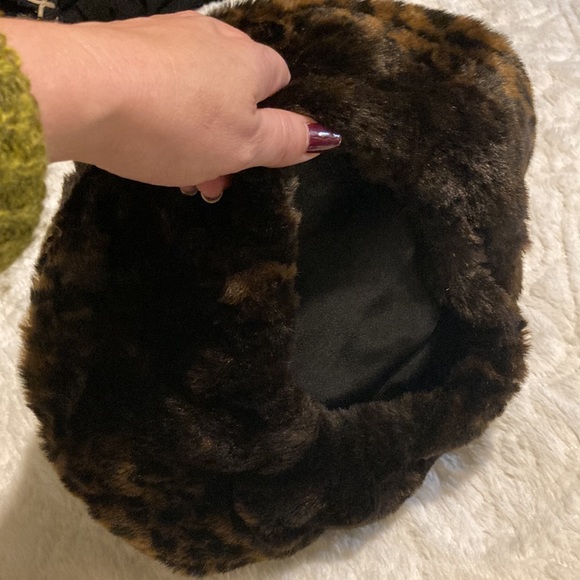 FAUX FUR HAT - Picture 3 of 5